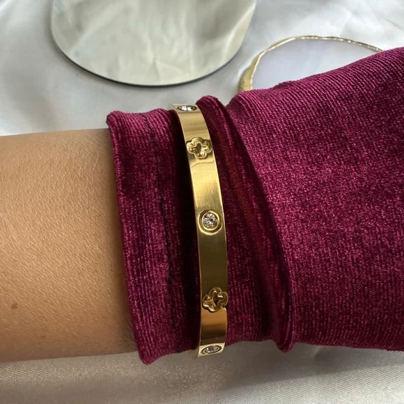 Stainless steel Gold Bracelet
Wedding jewelry - Picture 8 of 14